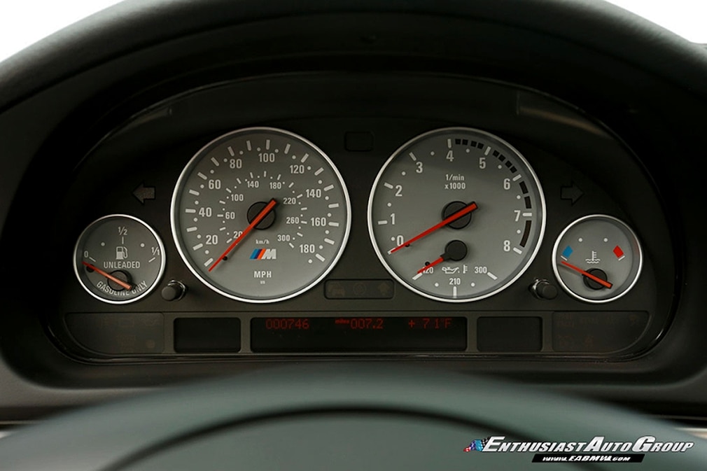 BMW M5 6-Speed Sedan 2003 - Enthusiast Auto BMW M5 6-Speed Sedan 2003 - Enthusiast Auto