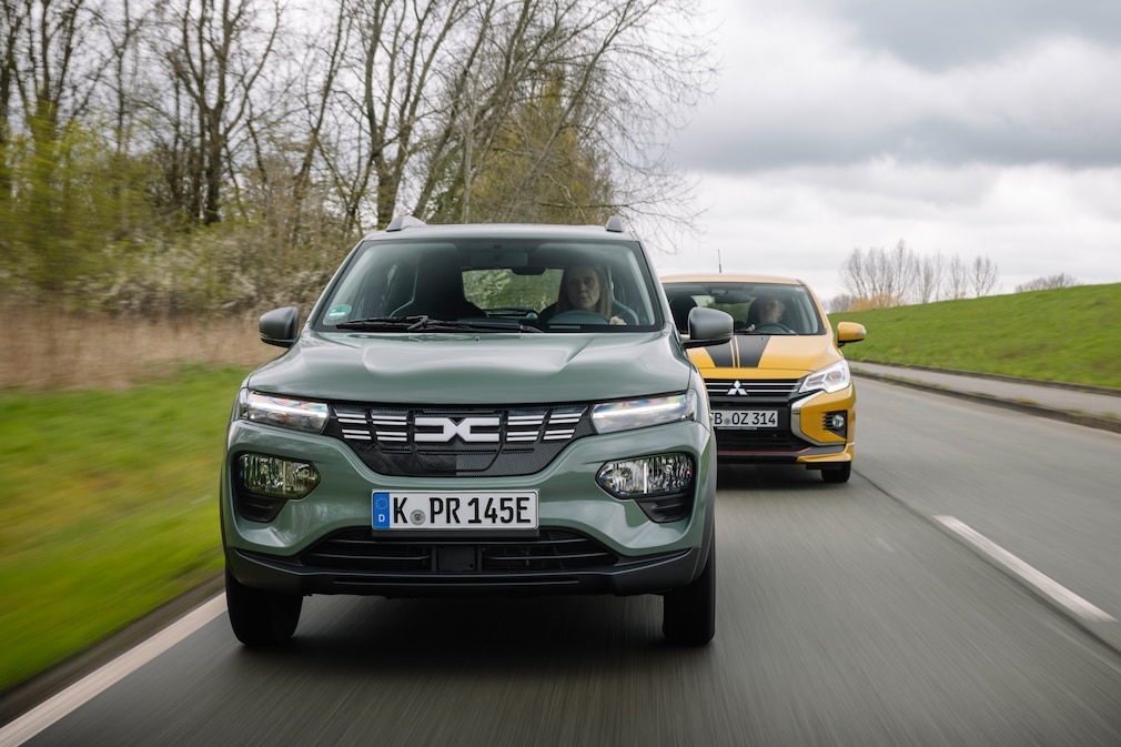 Dacia Spring Electric 45  Mitsubishi Space Star 1.2 Plus