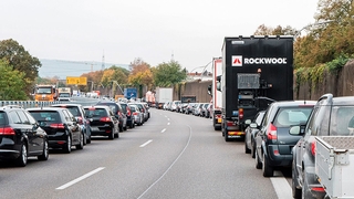 Autobahn Rettungsgasse Stau