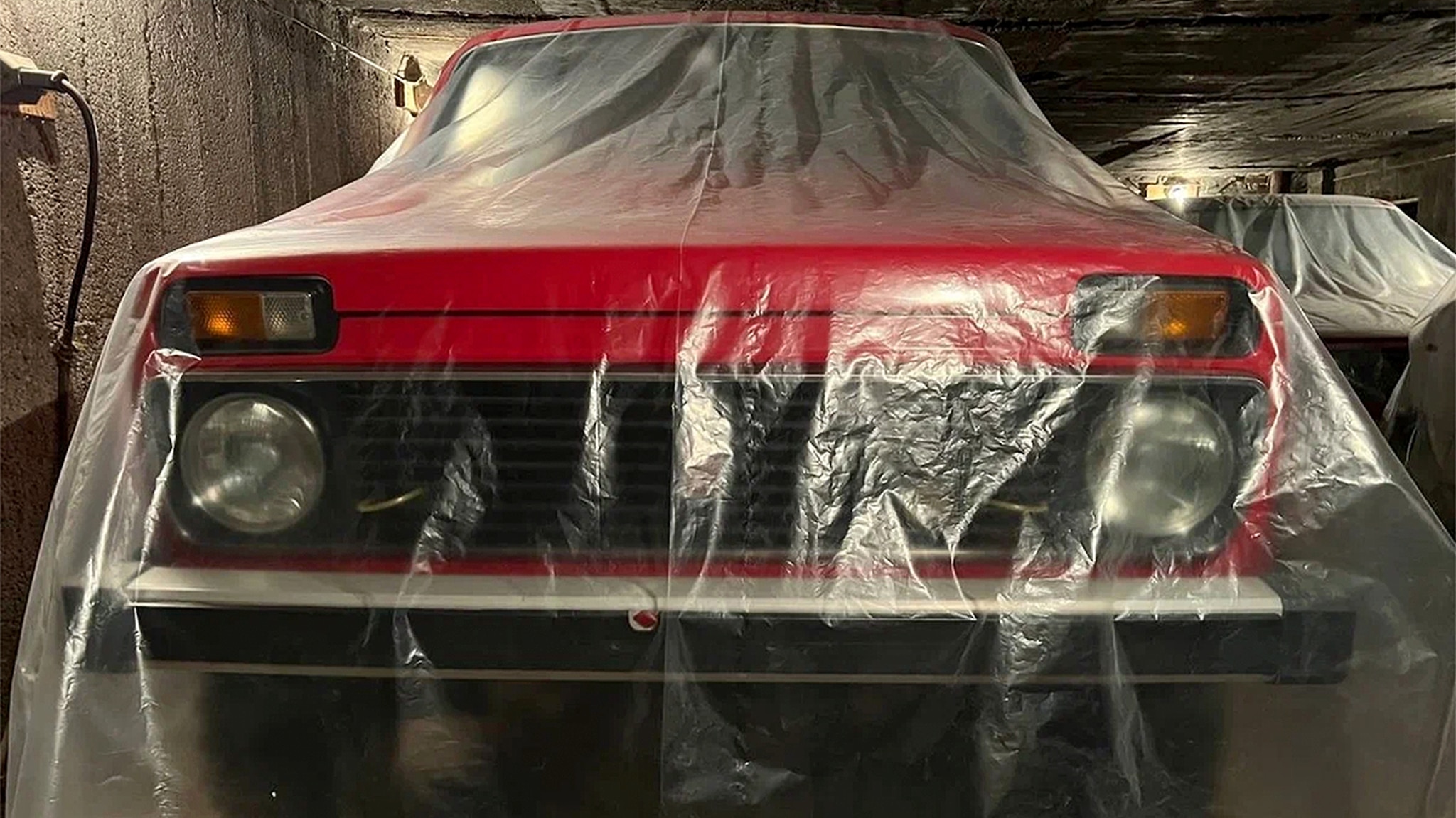 Hardcore: Lada Niva im Mad Max-Look zu verkaufen - AUTO BILD