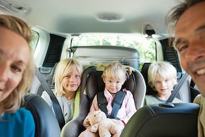 Urlaub - Familie im Auto