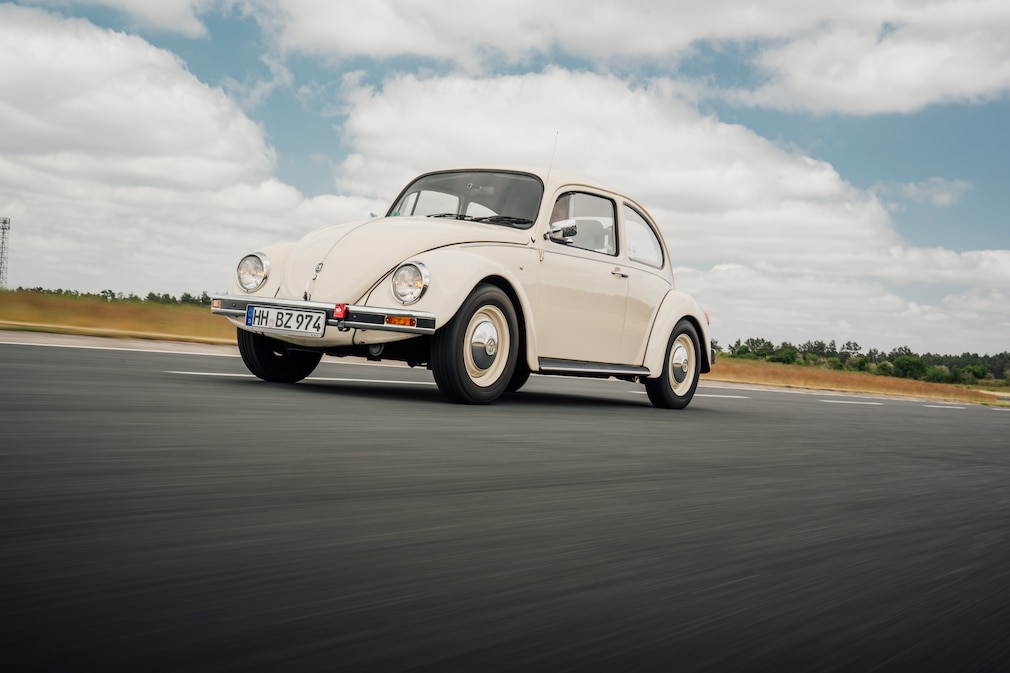 Porsche GT3 RS gegen VW Käfer 1600