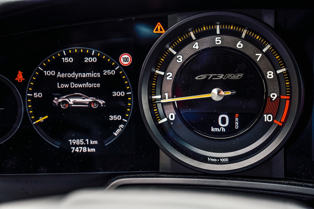 Porsche GT3 RS gegen VW Käfer 1600