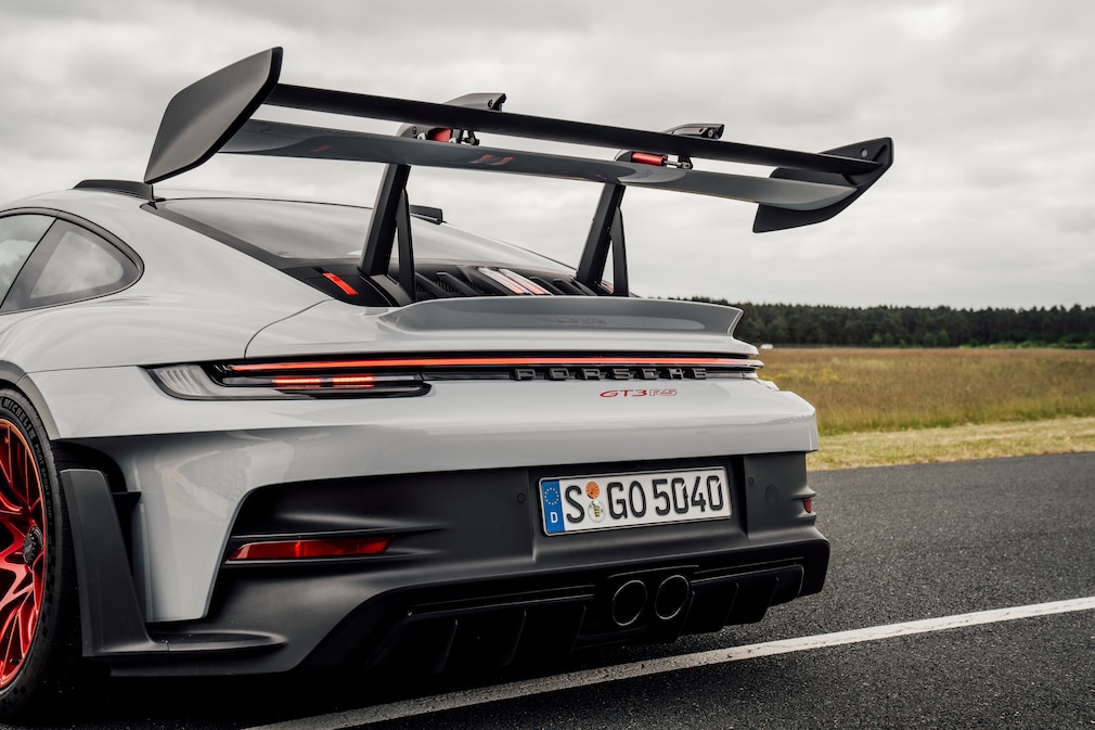 Porsche GT3 RS gegen VW Käfer 1600