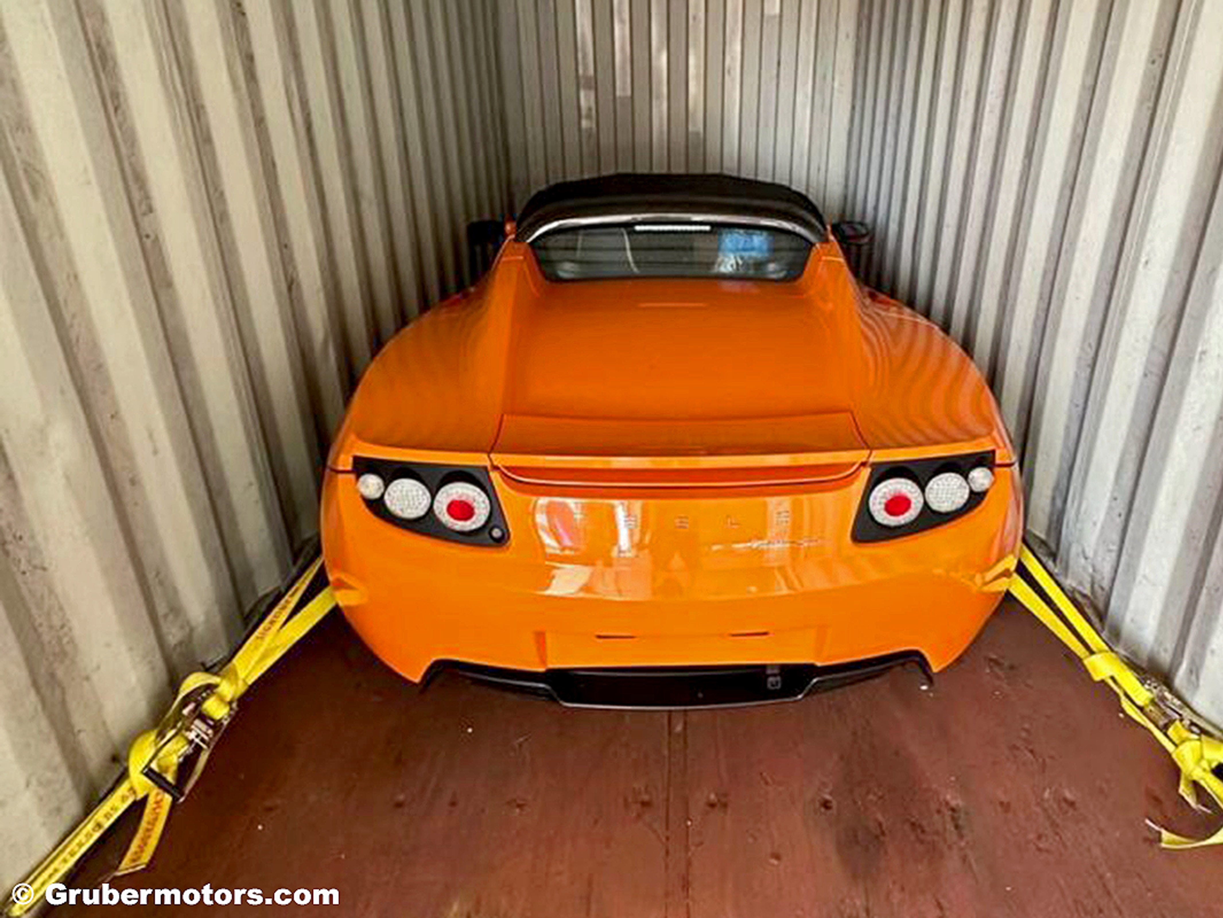 Drei Tesla Roadster (2010) über Jahre in Containern vergessen - AUTO BILD