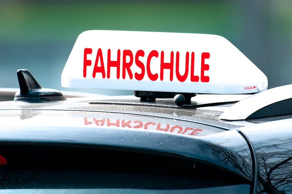 Fahrschulschild