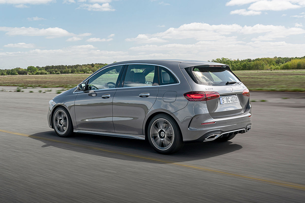 BMW 2er Active Tourer Gegen Mercedes B-Klasse: Edel-Vans Im Test - AUTO ...