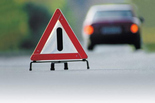 Regelungen zur Benutzung des Warndreiecks auf der Autobahn - AUTO BILD
