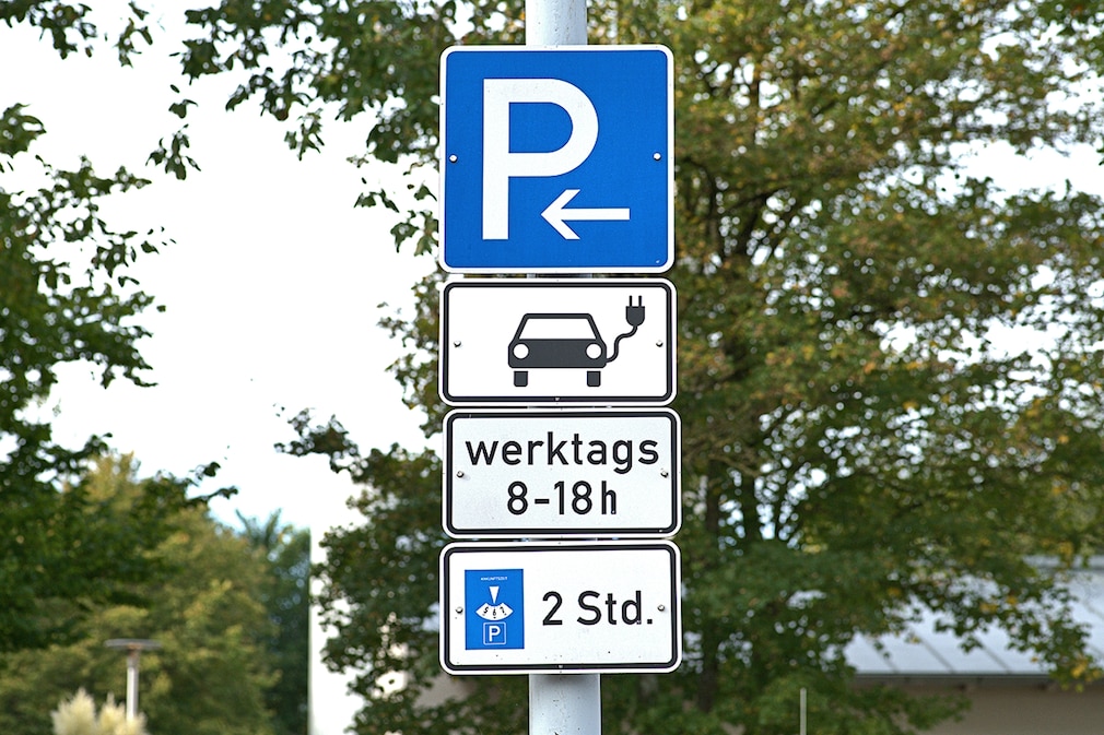 Das müssen Sie wissen: Regelungen zur Parkplatzsuche - AUTO BILD
