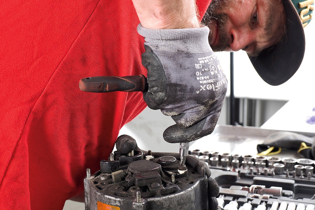 Anlasser und Lichtmaschine reparieren