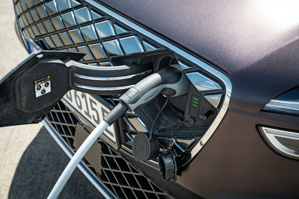 Genesis Electrified GV70