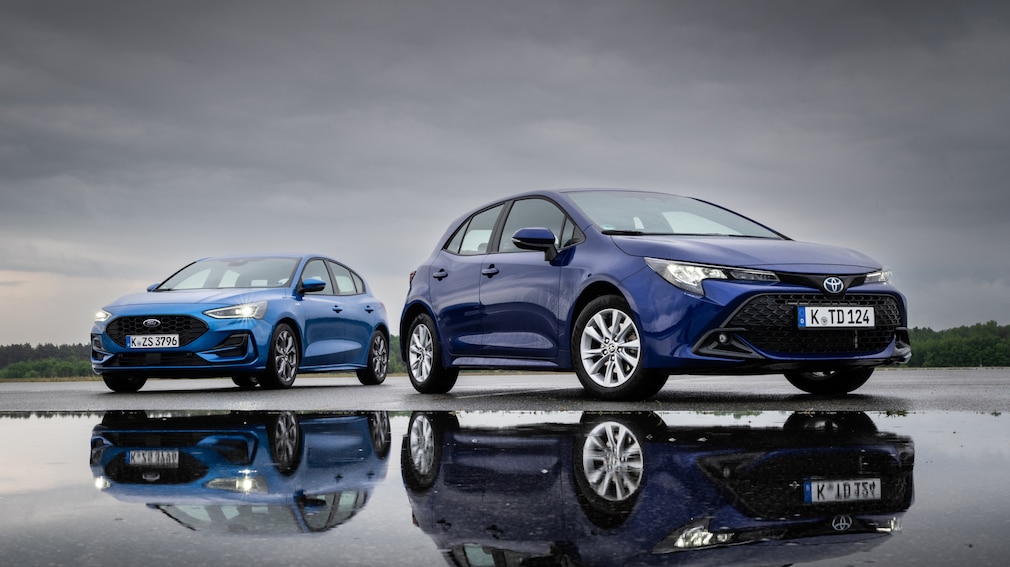 Ford Focus 1.0 EcoBoost Hybrid Toyota Corolla 1.8 Hybrid
