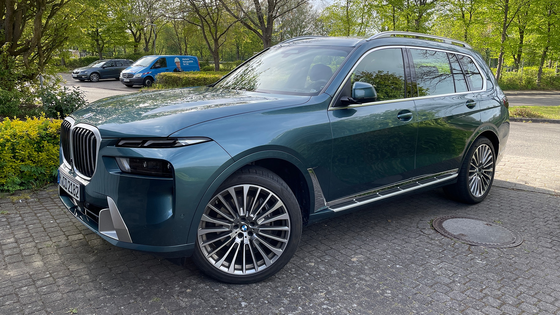 BMW X7 im Alltagstest: Der große BMW bietet viel Platz - AUTO BILD
