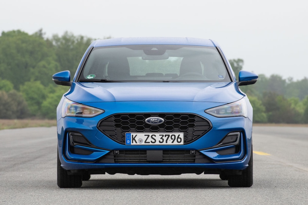 VT_Ford_Focus_1.0_EcoBoost_Toyota_Corolla_1.8_Hybrid