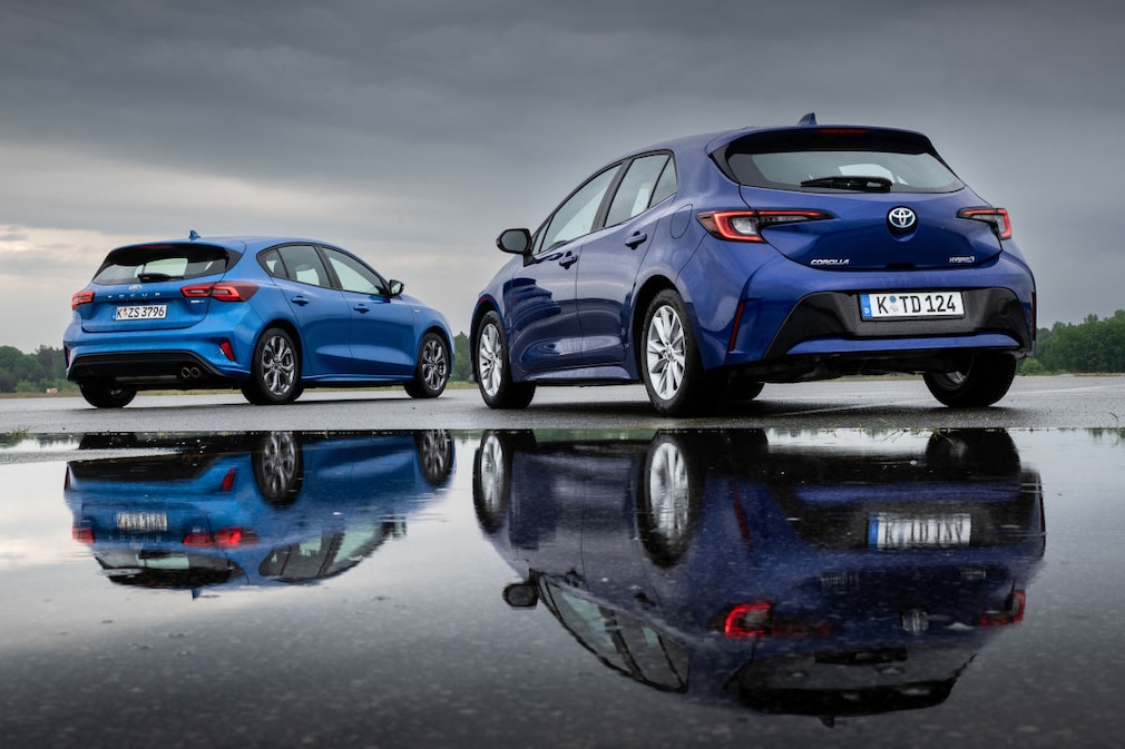 Ford Focus 1.0 EcoBoost Hybrid Toyota Corolla 1.8 Hybrid