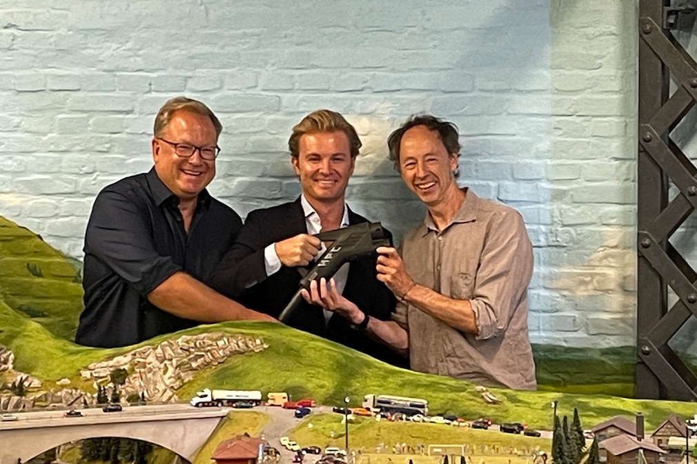 EnBW-Manager Volker Rimpler, Formel-1-Weltmeister Nico Rosberg und "MiWuLa"-Mitbegründer Gerrit Braun (v.l.)