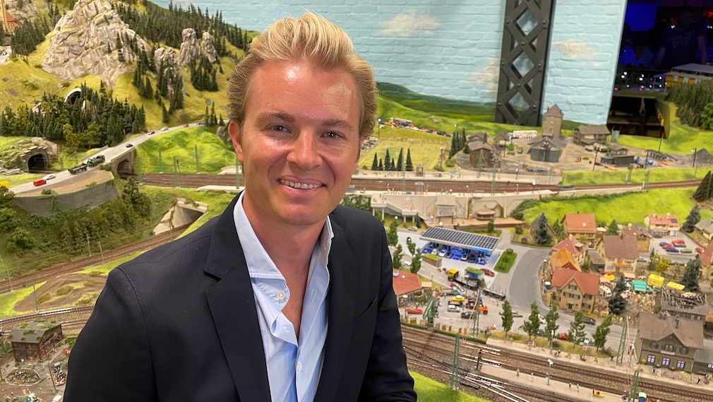 Nico Rosberg eröffnet den Ladepark im "MiWuLa"