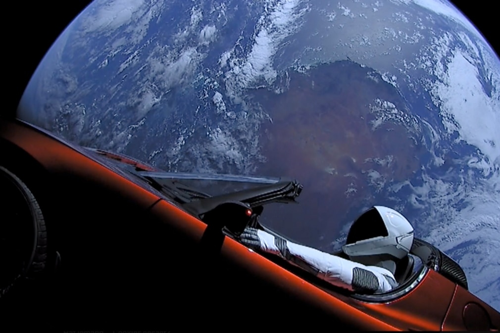 Tesla Roadster im All