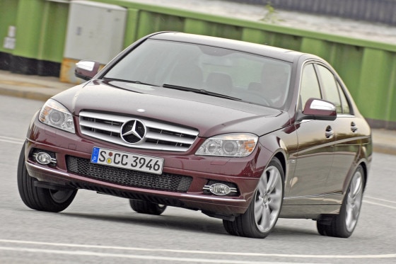 Der Mercedes ist in vielen Details raffinierter und aufwendiger gebaut – aber ein Klassenunterschied ist nicht mehr spürbar.