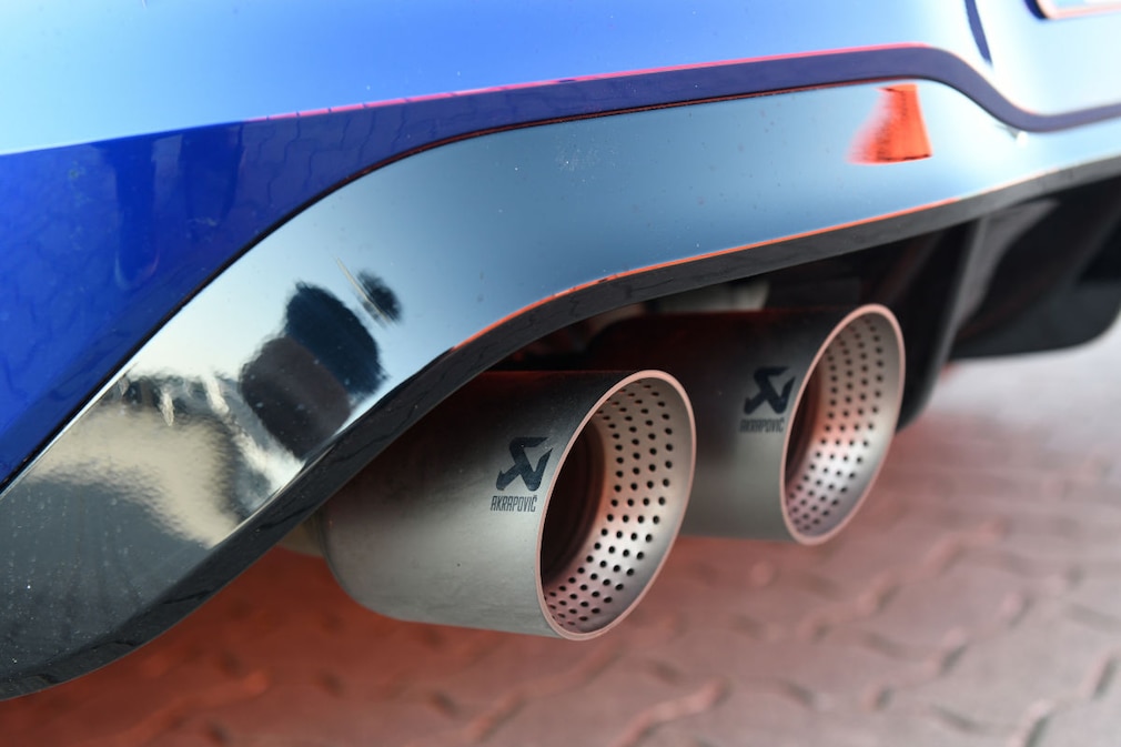 VW Golf R Performance