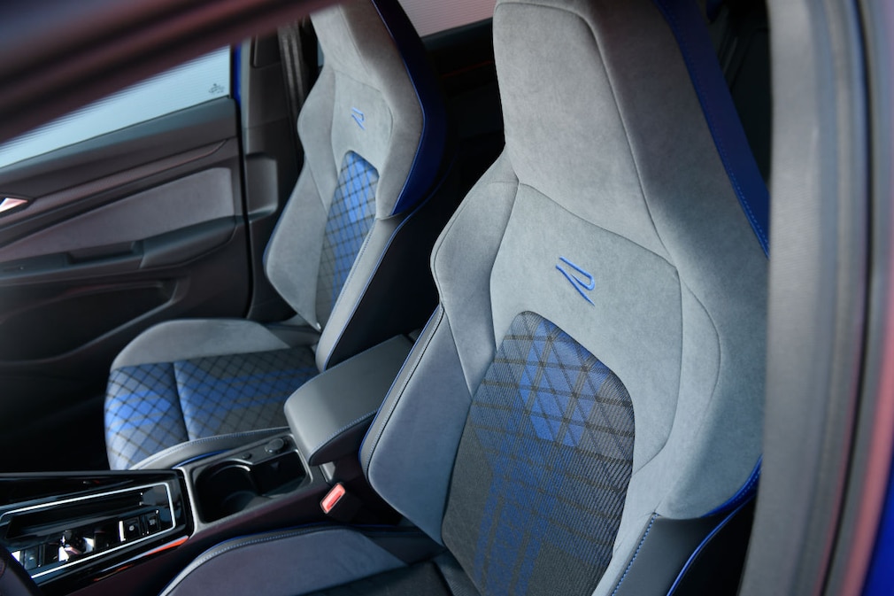 VW Golf R Performance