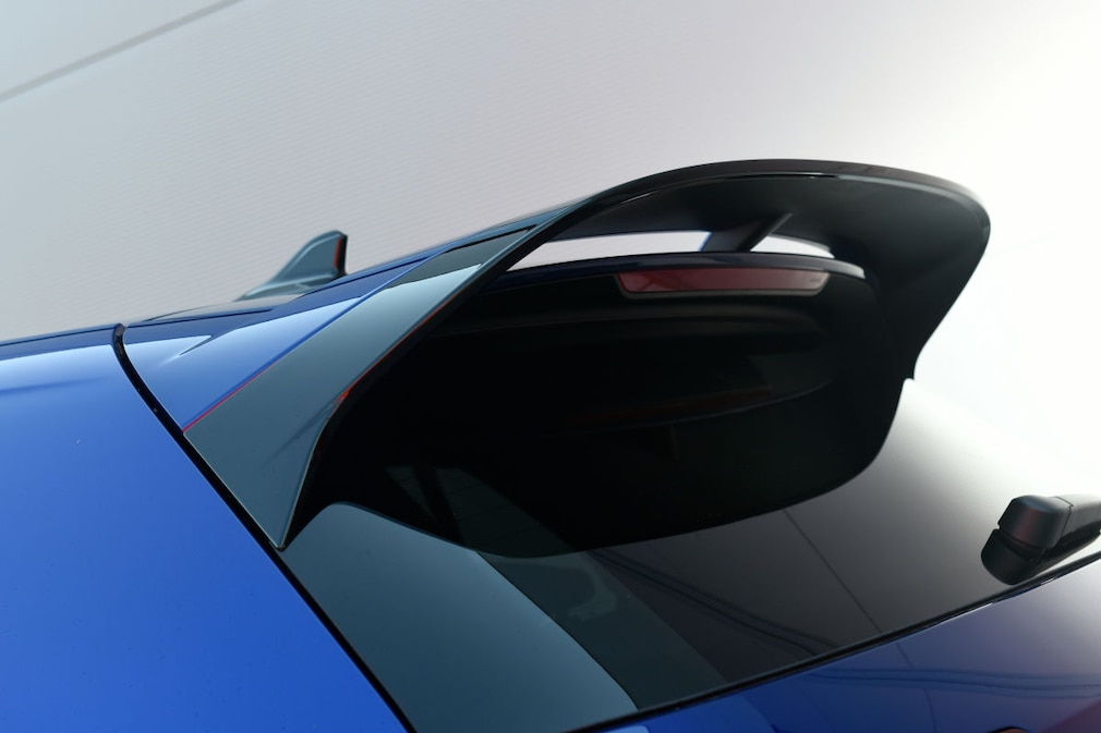 VW Golf R Performance