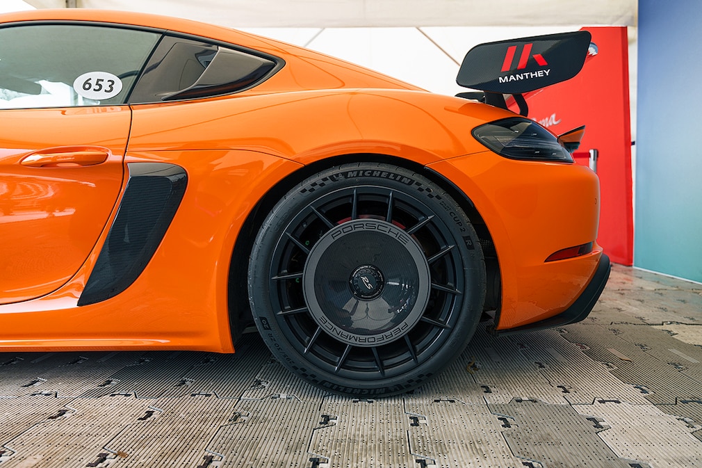 Porsche 718 Cayman GT4 RS mit Manthey Kit Porsche 718 Cayman GT4 RS mit Manthey Kit