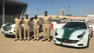 Polizei von Dubai: Autos