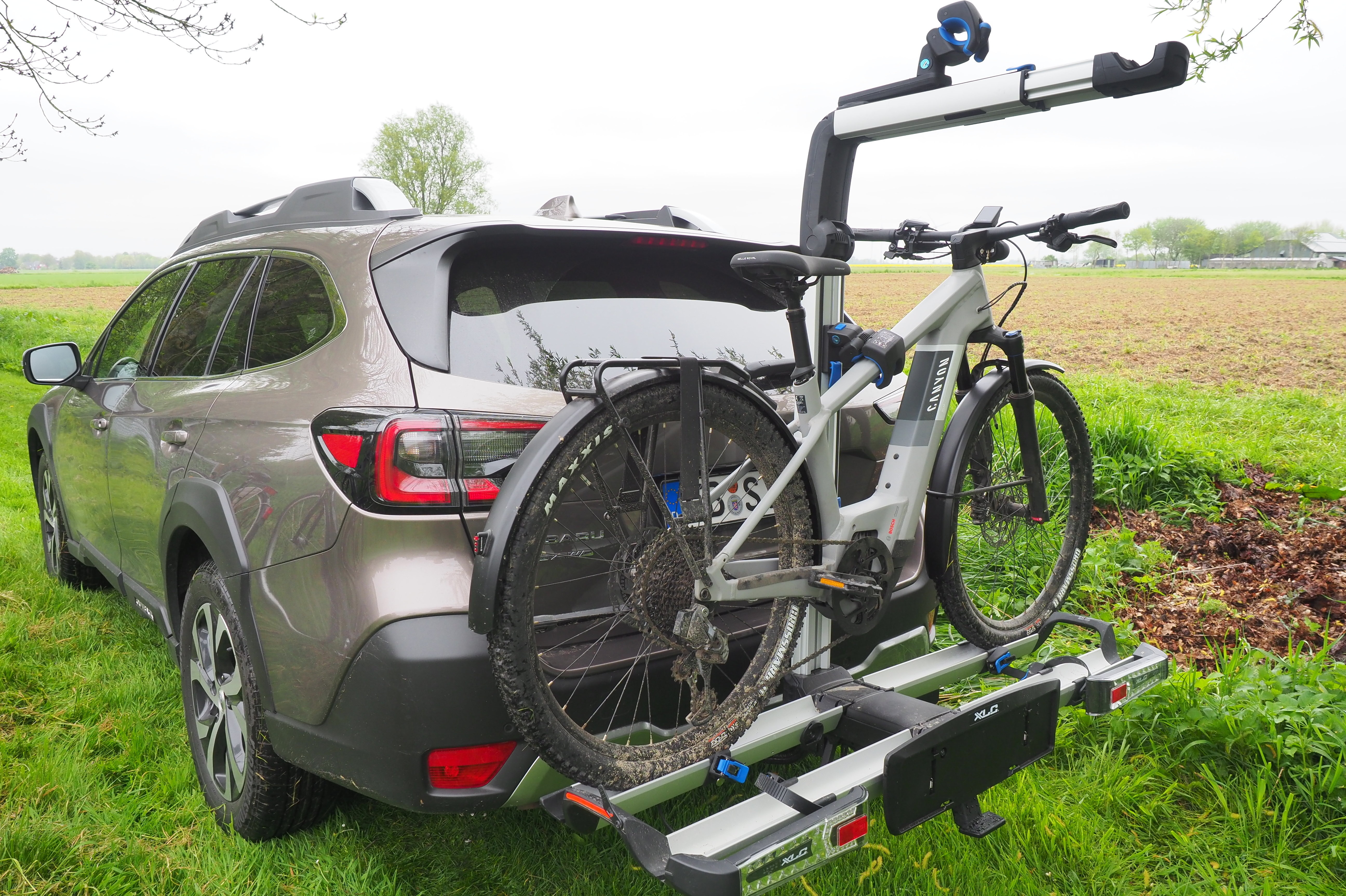 Fahrradträger für E-Bikes im Test (2023) - AUTO BILD