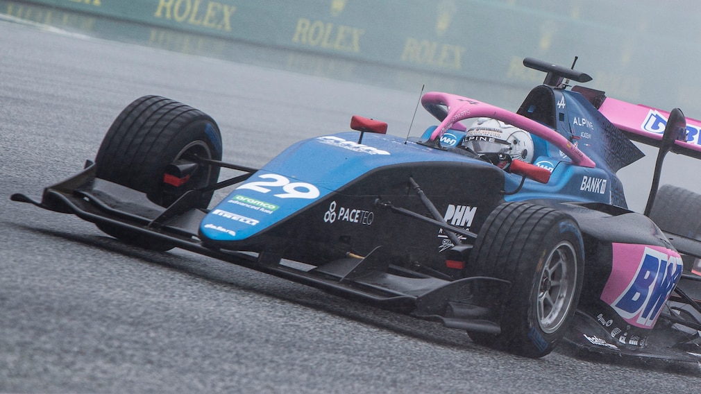 Formel 3 Flörsch beeindruckt im Regen AUTO BILD