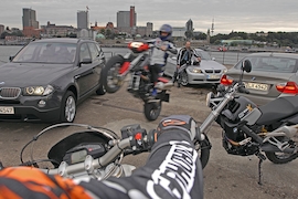 BMW-Vergleich  Auto gegen Motorrad