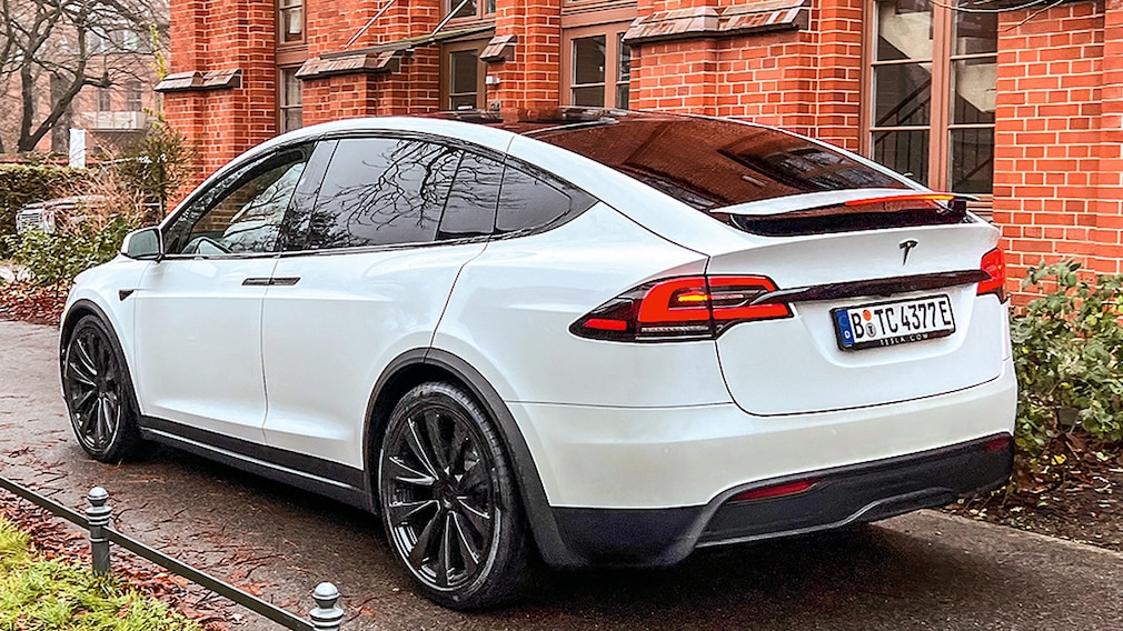 Tesla Model X Plaid