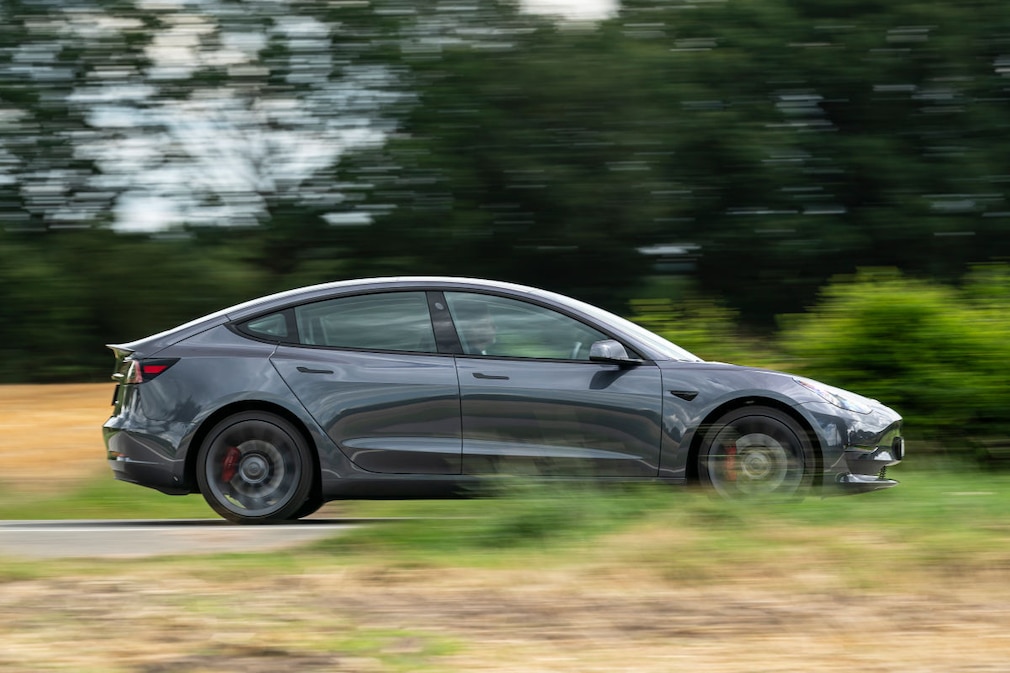 Tesla Model 3 Performance