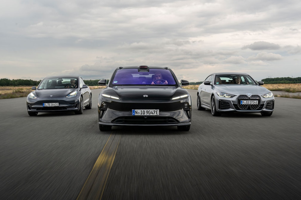 BMW i4 M50 Nio ET5 (100 kWh) Tesla Model 3 Performance
