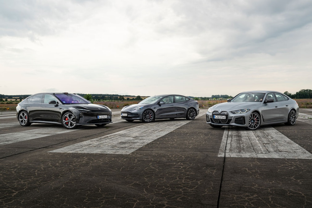BMW i4 M50 Nio ET5 (100 kWh) Tesla Model 3 Performance