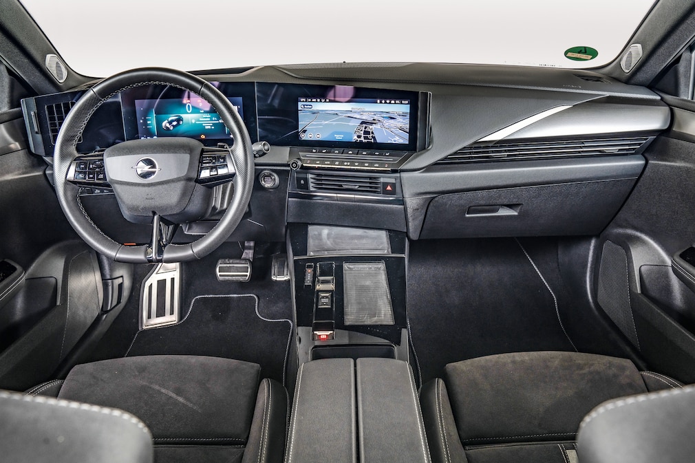 Opel Astra Sports Tourer GSe Hybrid 225