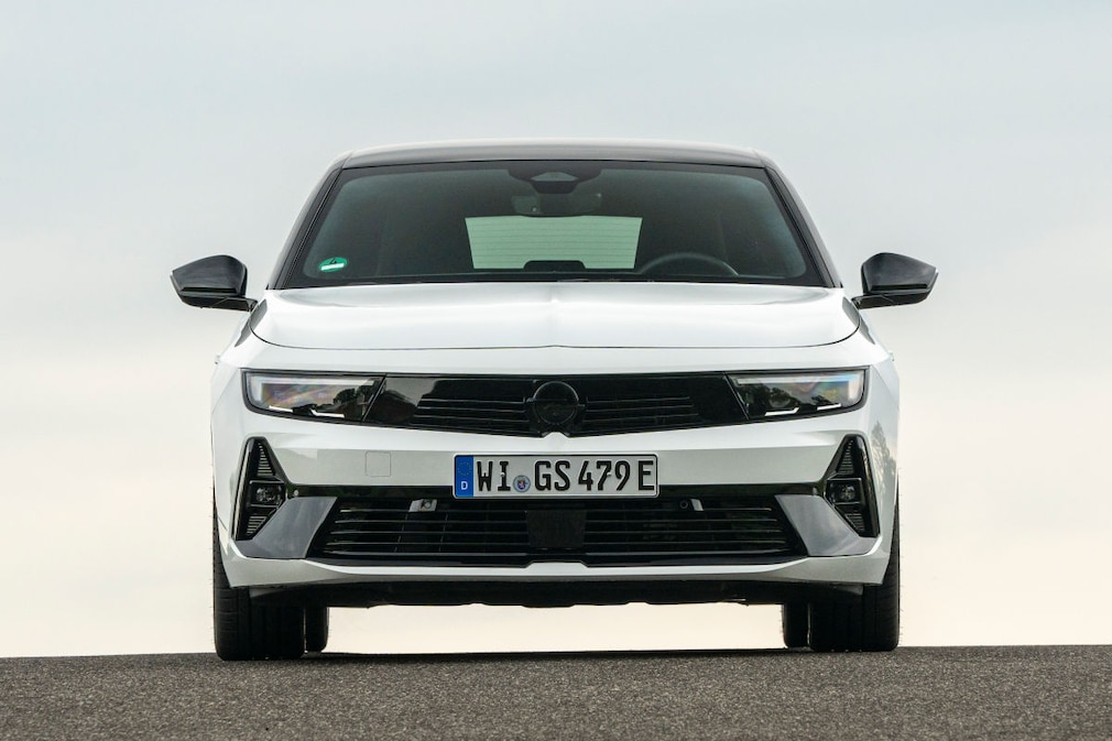 Opel Astra Sports Tourer GSe Hybrid 225