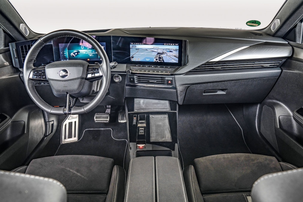 Opel Astra Sports Tourer GSe Hybrid 225