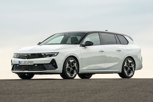 Opel Astra Sports Tourer GSe Hybrid 225