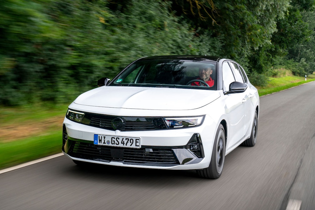 Opel Astra Sports Tourer GSe Hybrid 225