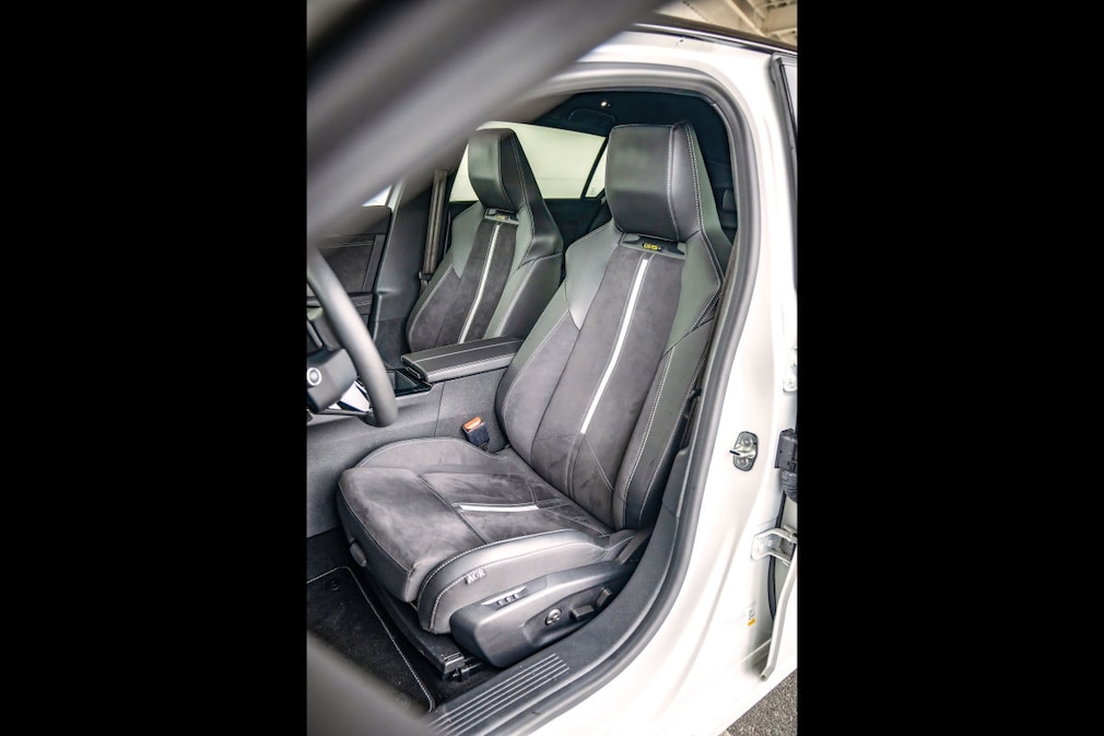 Opel Astra Sports Tourer GSe Hybrid 225