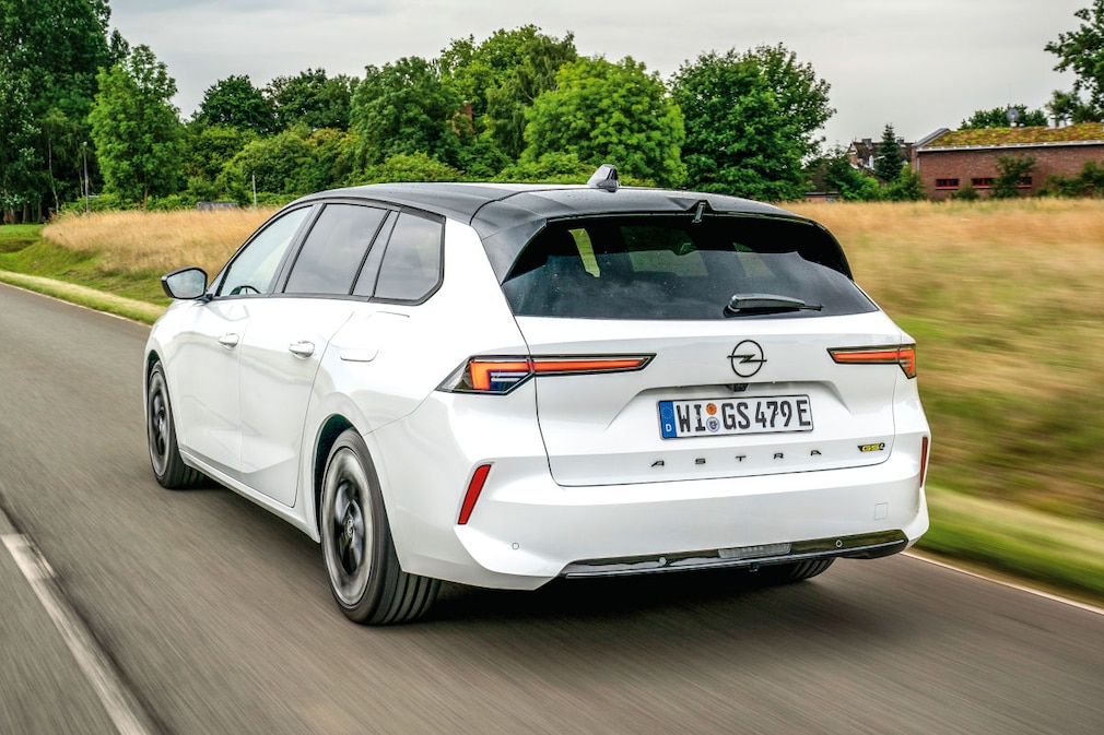 Opel Astra Sports Tourer GSe Hybrid 225