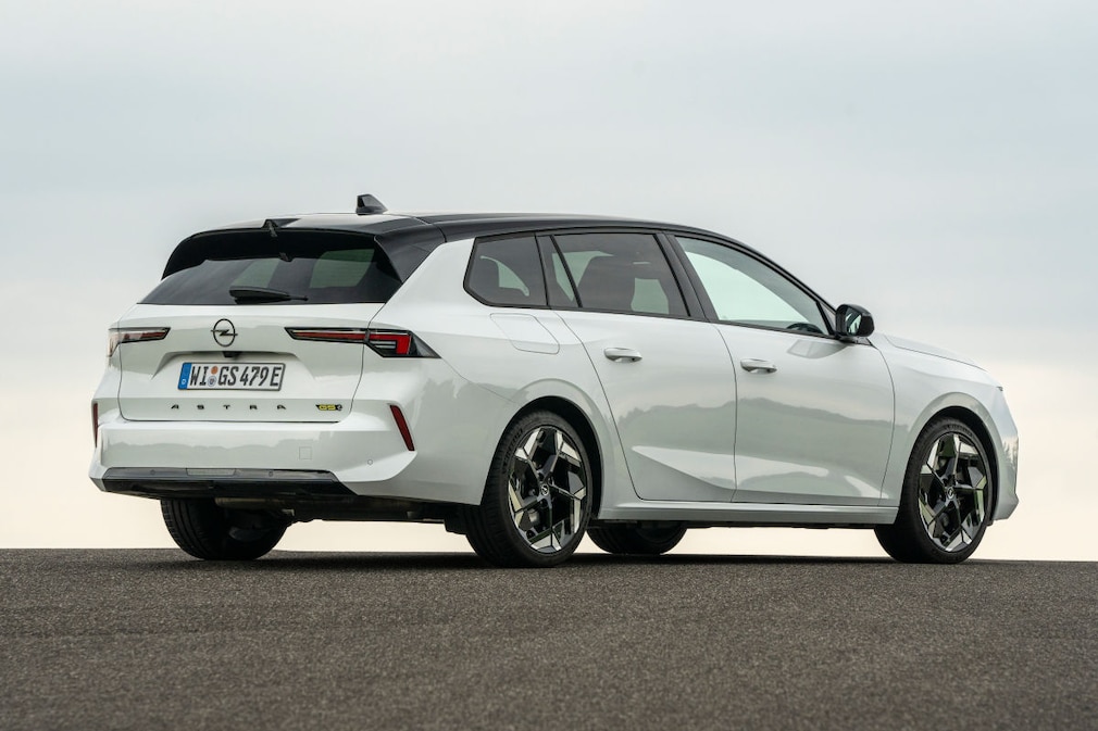 Opel Astra Sports Tourer GSe Hybrid 225