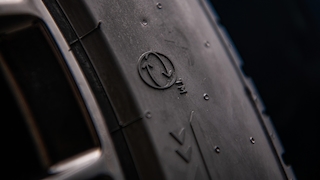 Neues Pirelli Logo auf Reifen - Neues Logo für nachhaltige Reifen