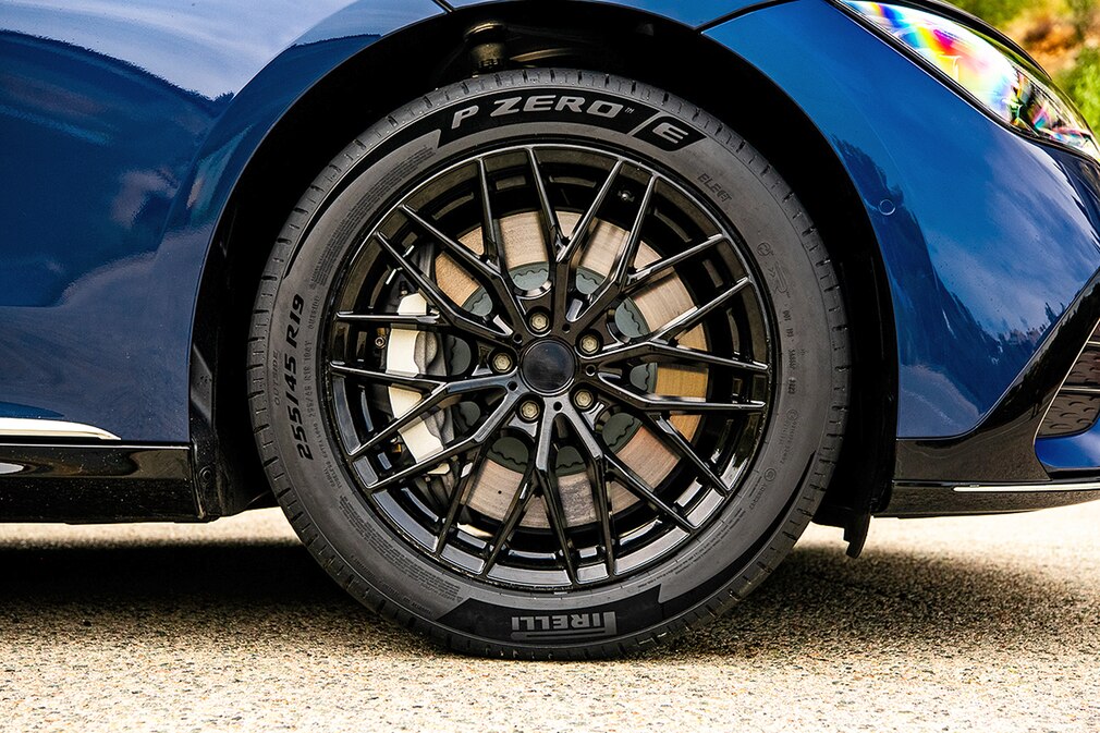 Neues Pirelli Logo auf Reifen - Neues Logo für nachhaltige Reifen
