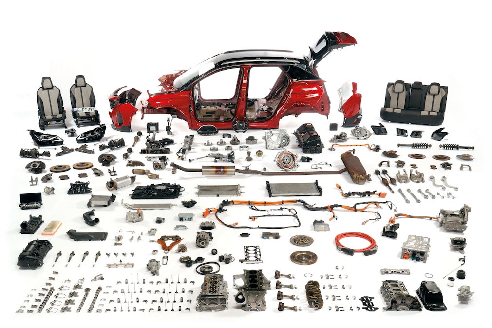 Peugeot 3008 Hybrid4 im demontierten Zustand