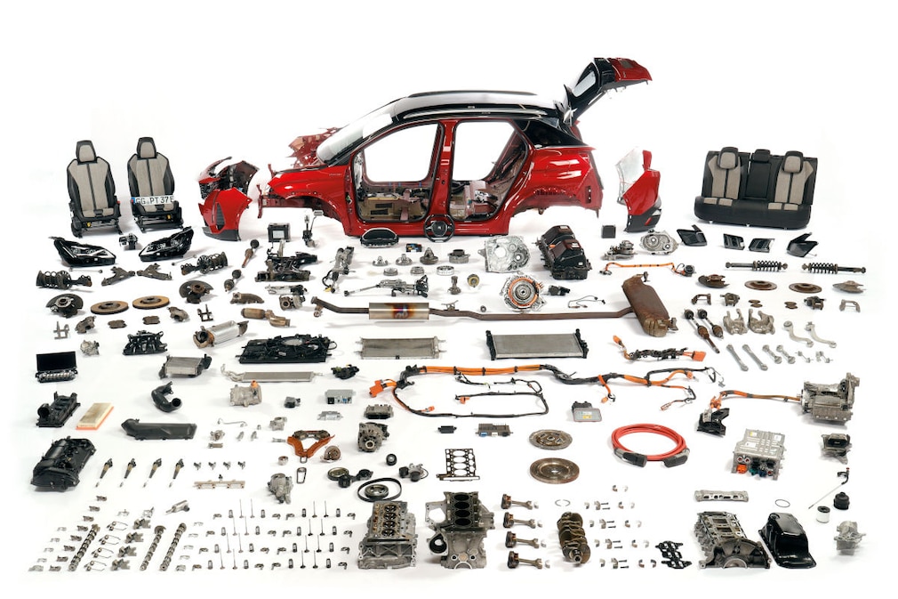 Peugeot 3008 Hybrid4 im demontierten Zustand