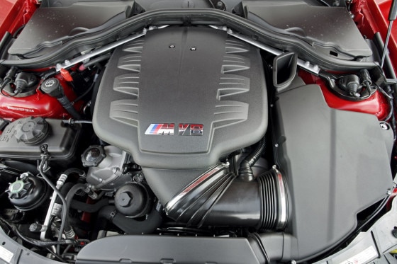 Acht Zylinder, acht Ansaugstutzen, acht Drosselklappen und 420 PS: Der M3-Motor ist ein Gedicht.
