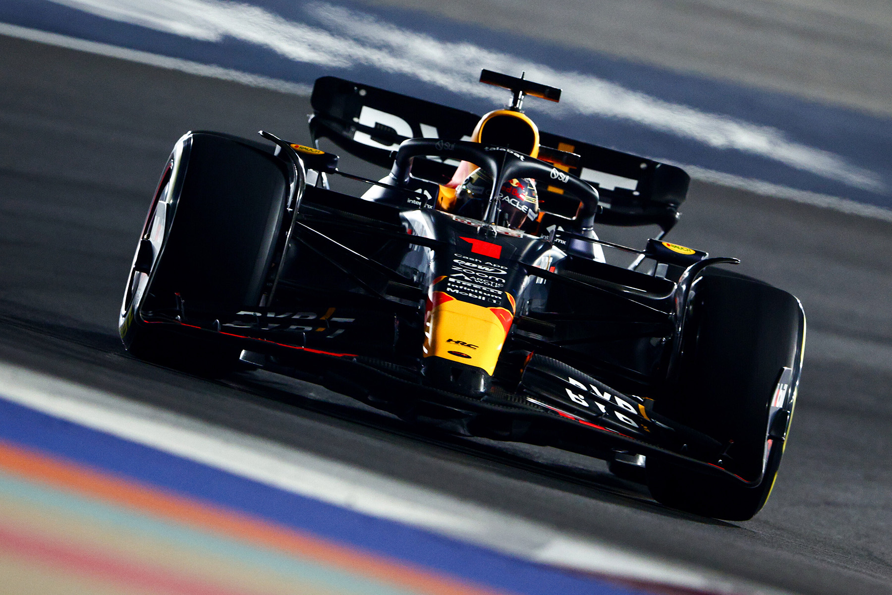 Formel 1 Katar-GP Mercedes-Crash am Start, Verstappen gewinnt