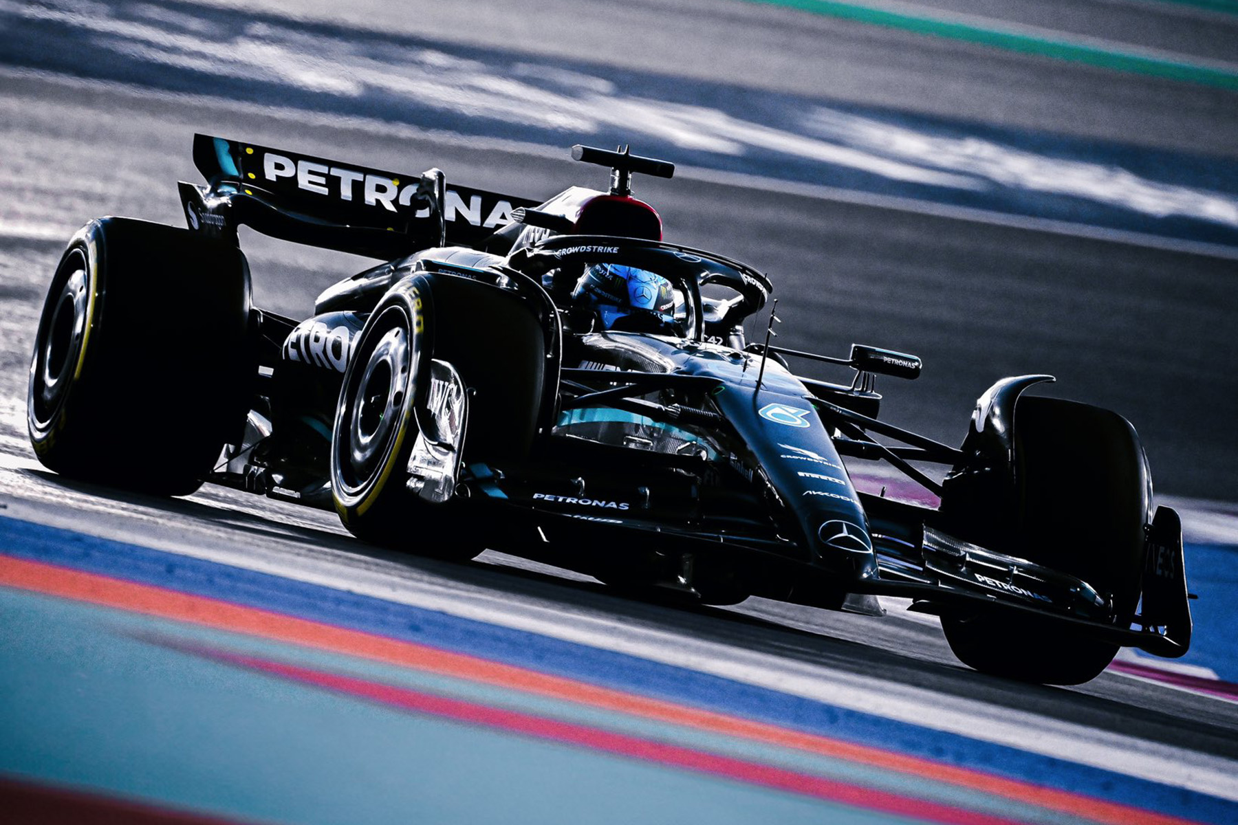 Formel 1 Mercedes-Zoff in Kurve eins